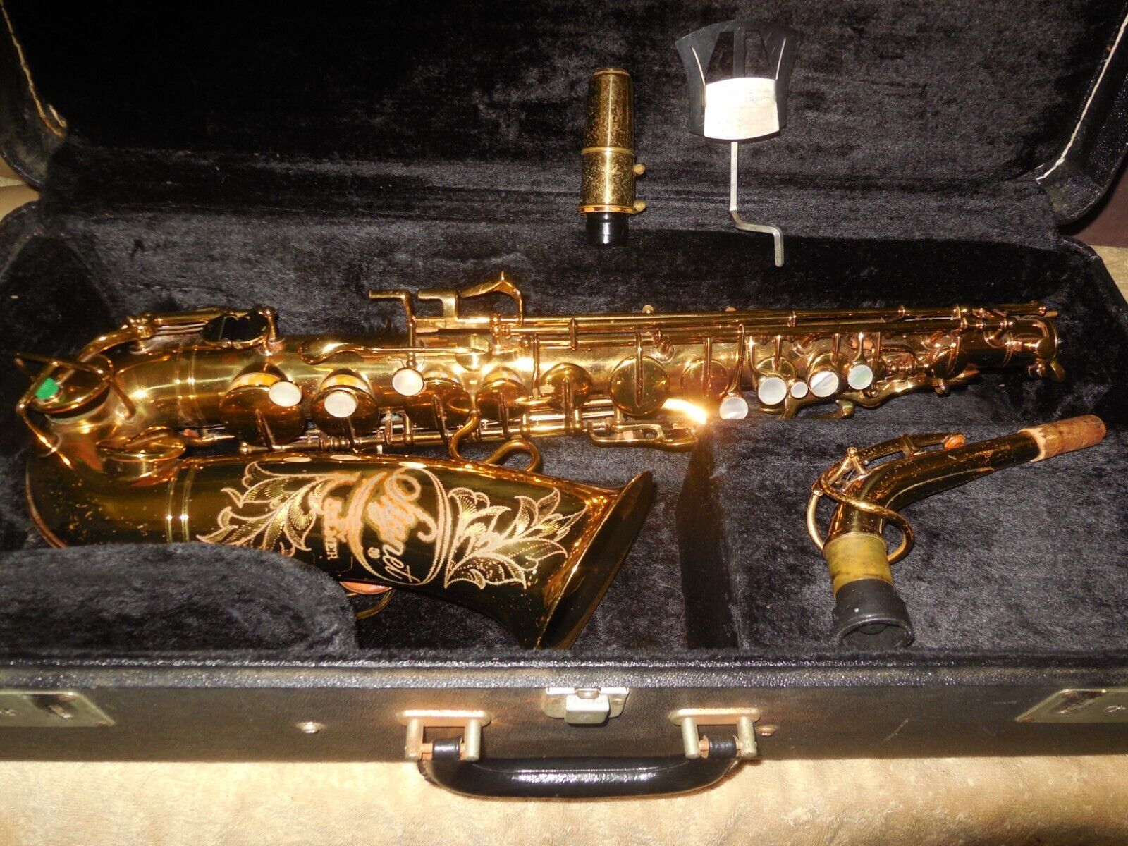 SELMER SIGNET ALTO SAXOPHONE & CASE